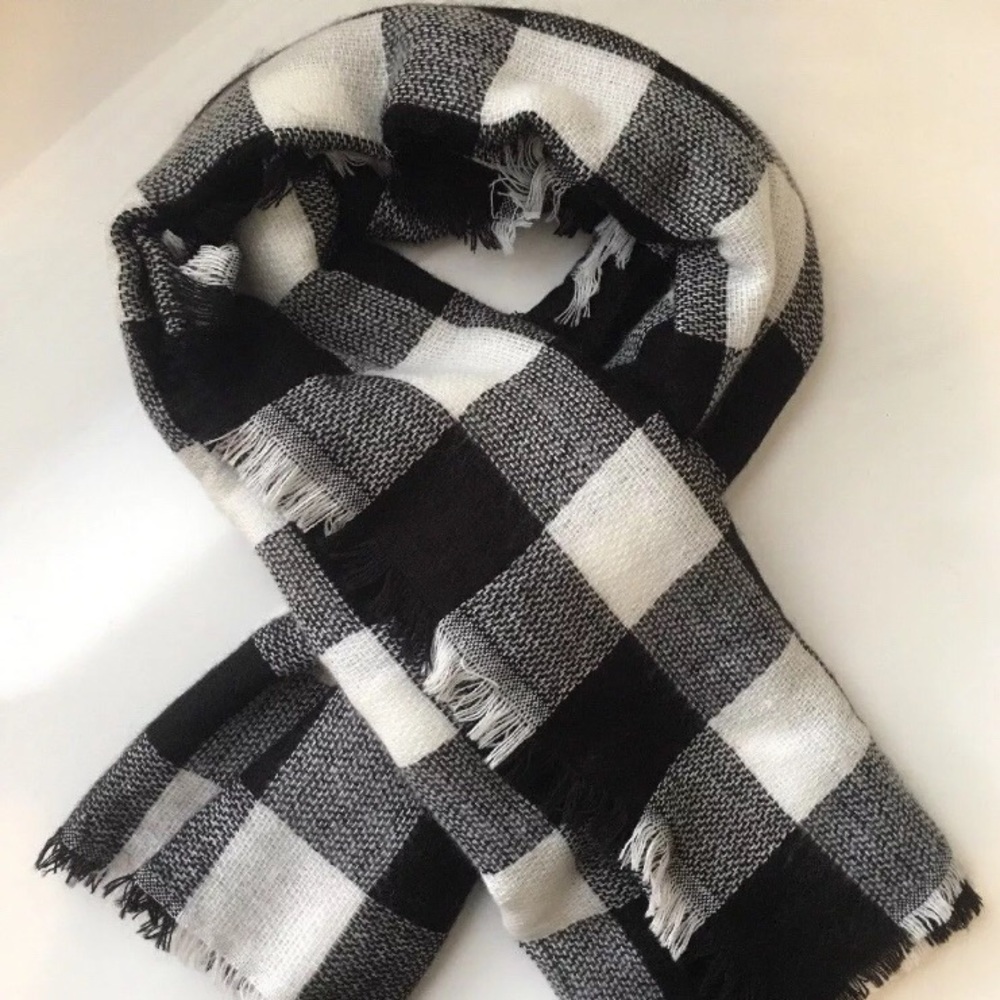 Women’s Plaid Scarf